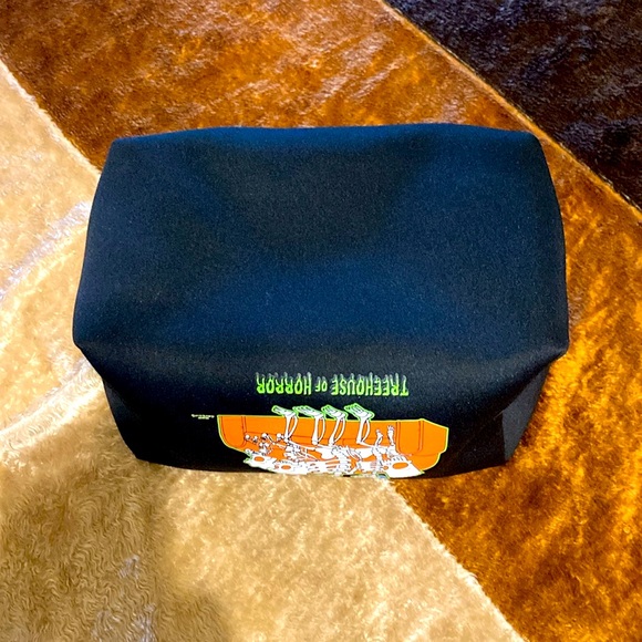 Makeup Revolution x Simpson’s Couch Neoprene Bag - Picture 7 of 8